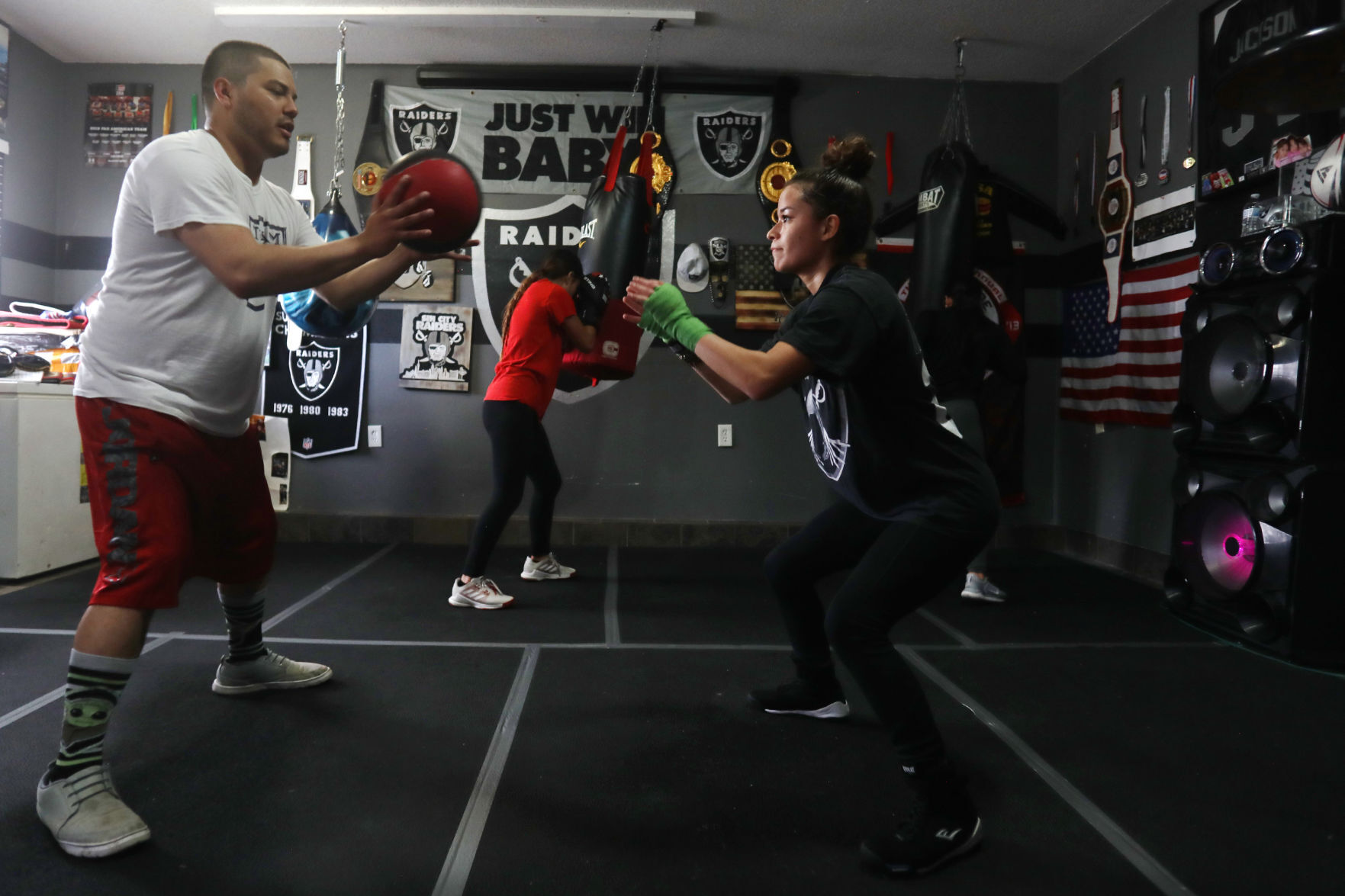 Boxing Sisters